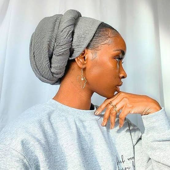 Textured Voluminous Grey Turban With Sweatshirt Textured Voluminous Grey Turban With Sweatshirt — Turban Styles