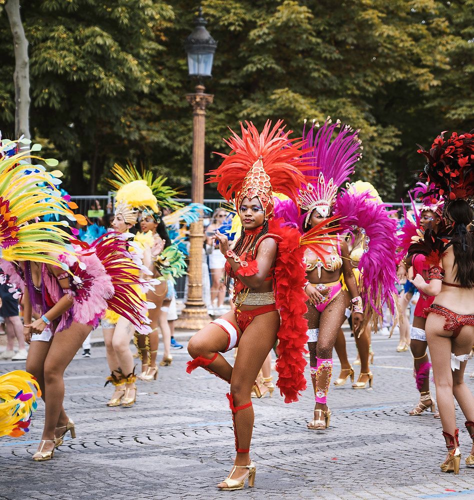 Carnival Extravaganza: Feather Headdresses and Sequined Bikinis Carnival Extravaganza: Feather Headdresses and Sequined Bikinis — Brazil Outfits