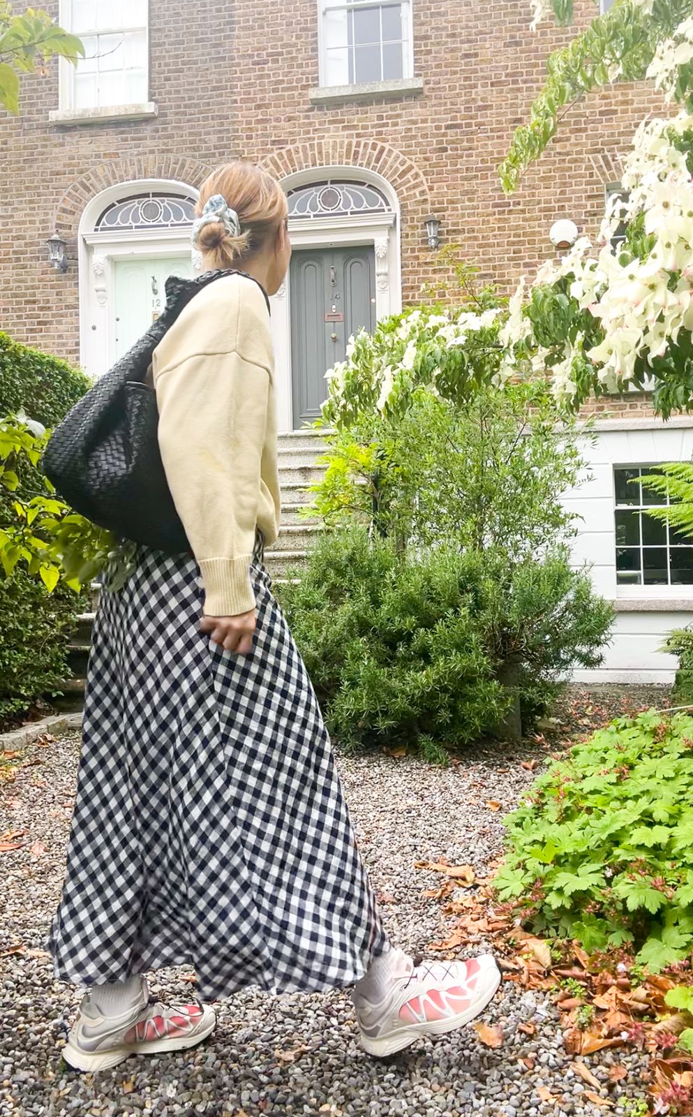 Gingham Skirt and Oversized Sweater for Travel — Ireland Outfits