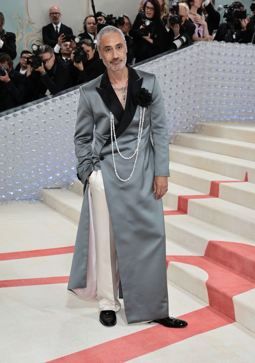 Dramatic Grey Satin Robe with Pearl Necklace for Galas — Gala Outfits