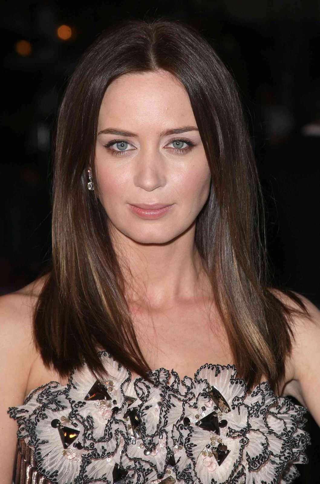 Collarbone Cut with Subtle Layers — Haircuts for Straight Hair