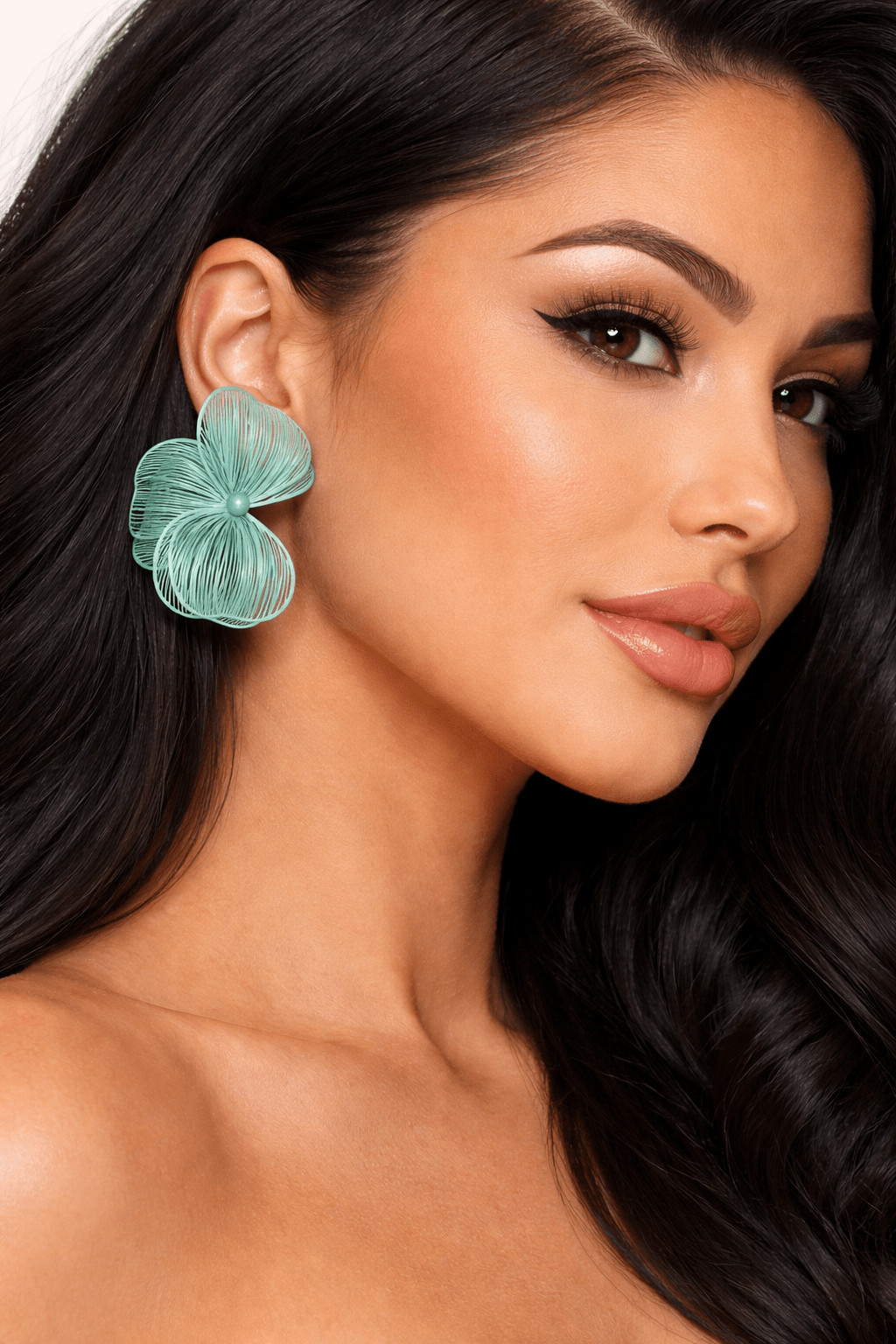 Mint Green Wire Statement Earrings for a Casual or Party Look Mint Green Wire Statement Earrings for a Casual or Party Look — Statement Earrings Outfits