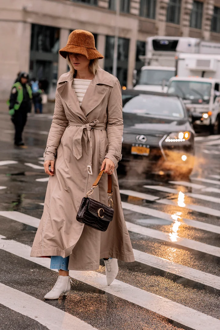 Street Style Transitional Weather Outfit Idea Street Style Transitional Weather Outfit Idea — Bucket Hat Outfits