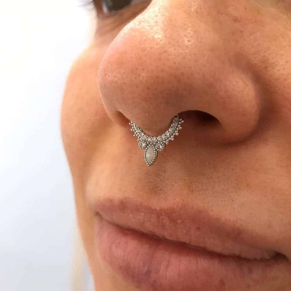 Ornate Silver Septum Jewelry with Central Stone Ornate Silver Septum Jewelry with Central Stone — Septum Piercing Ideas