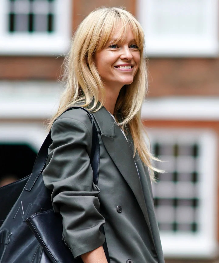 Collarbone Layered With Blunt Fringe Collarbone Layered With Blunt Fringe — Textured Fringe