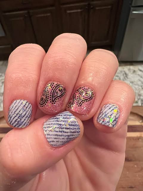 Short Pink Glitter Paisley Short Pink Glitter Paisley — Nashville Nails