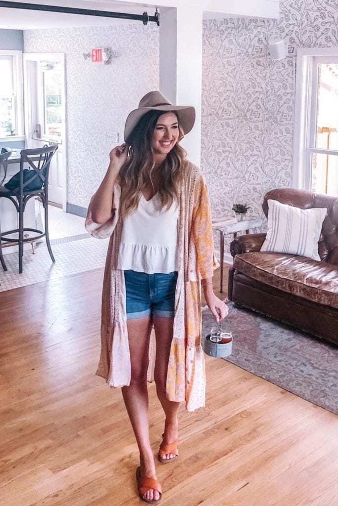 Boho Kimono and Denim Shorts for a Relaxed Brewery Day Boho Kimono and Denim Shorts for a Relaxed Brewery Day — Brewery Outfits
