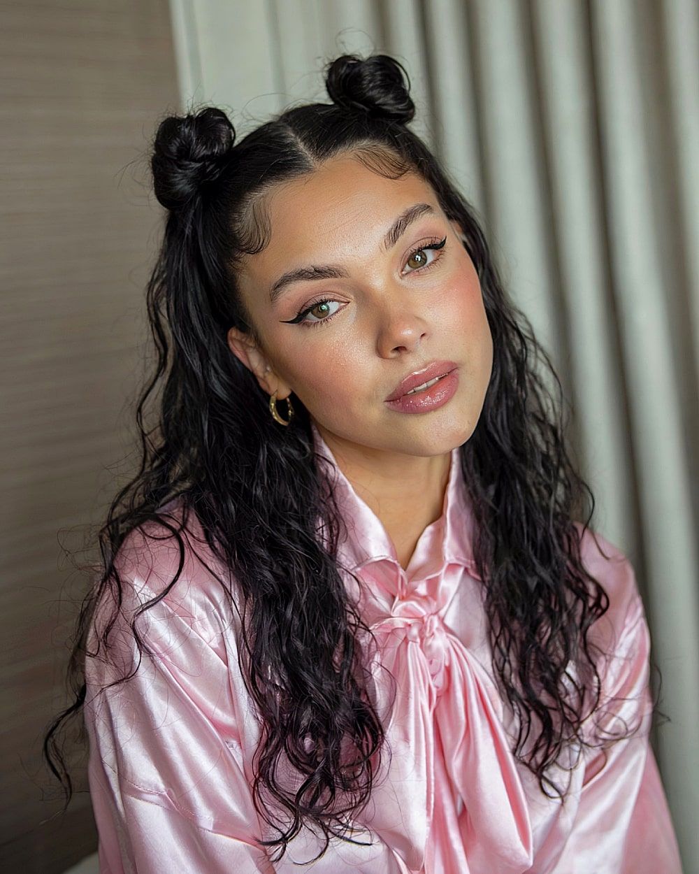 Wavy Space Buns With Wispy Tendrils Wavy Space Buns With Wispy Tendrils — Concert Hairstyles