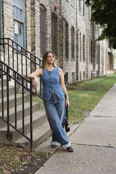 All-Denim Ensemble with Wide-Leg Jeans and Brown Sandals — Ballet Flats with Jeans Outfits