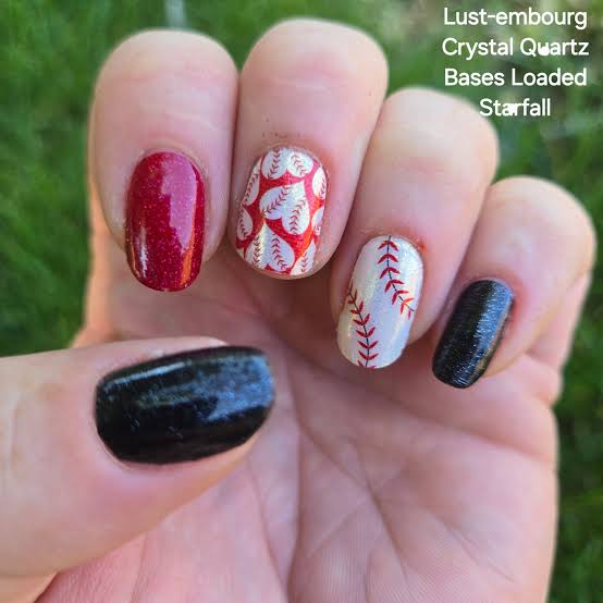 Short Oval Baseball Pattern and Glitter Short Oval Baseball Pattern and Glitter — Baseball Mom Nails