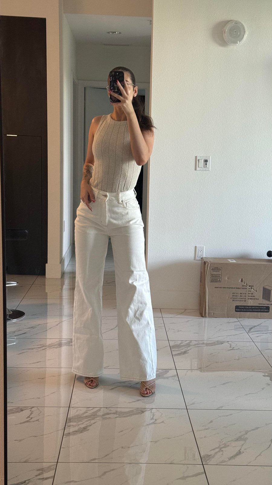 High-Waisted White Jeans and Ribbed Knit Top for a Chic Casual Base — Smart Casual Outfits