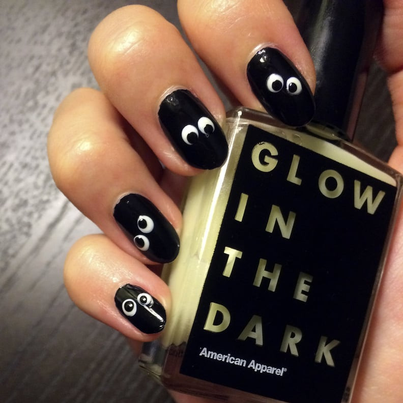 Opaque Black Cartoon Eye Oval Nails Opaque Black Cartoon Eye Oval Nails — Glow in the Dark Nails