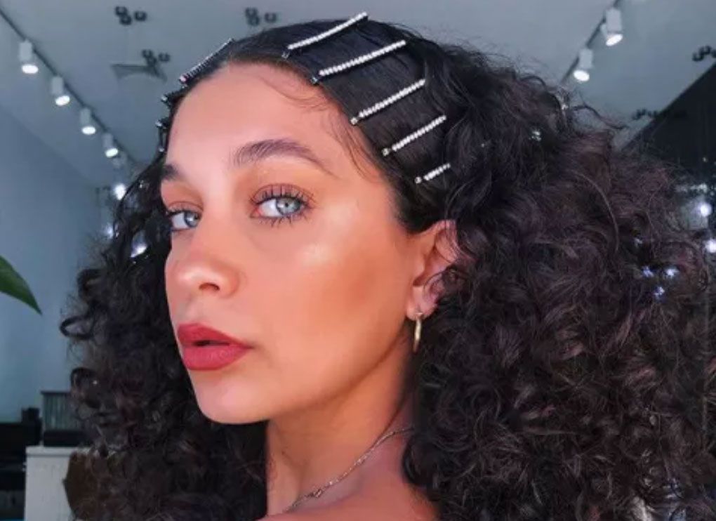 Thick Curly Half-Up Bobby Pin Style Thick Curly Half-Up Bobby Pin Style — Cute Hairstyles