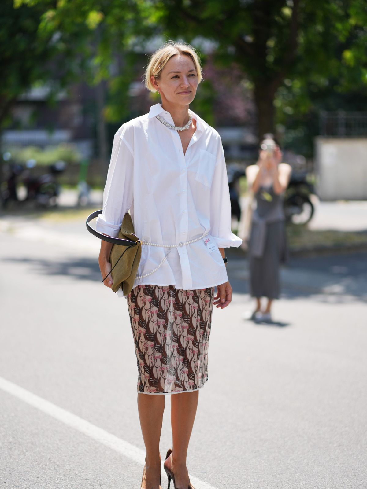 Patterned Pencil Skirt with Oversized Shirt and Pearl Accents — Pencil Skirt Outfits