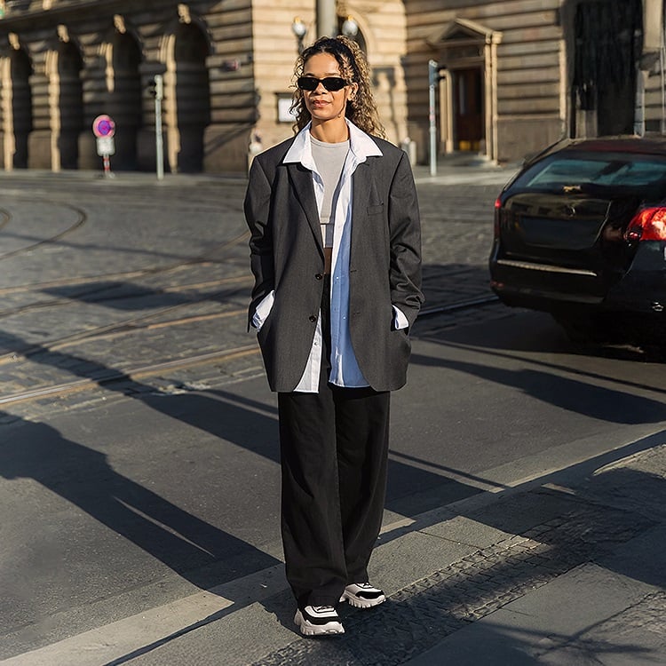 Oversized Blazer and Wide-Leg Pants with Chunky Sneakers Oversized Blazer and Wide-Leg Pants with Chunky Sneakers — Chunky Sneakers Outfits
