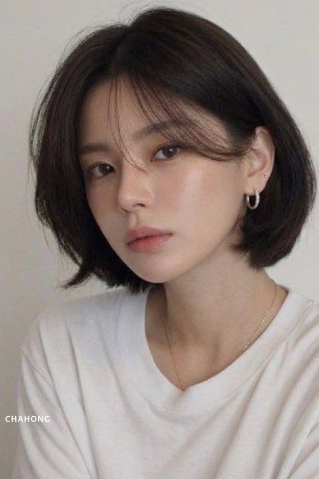 Natural Black Bob With Blunt Bangs Natural Black Bob With Blunt Bangs — Chin Length Bob