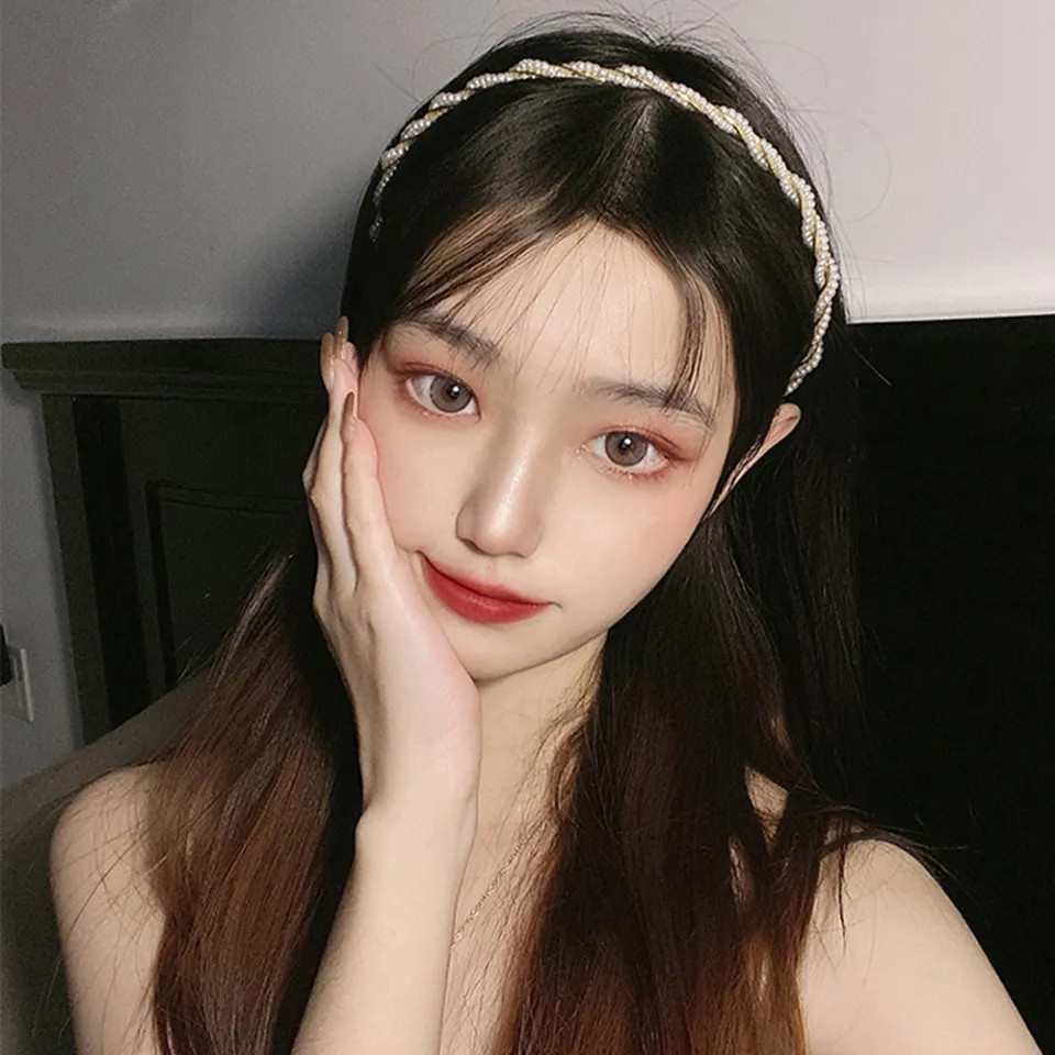 Loose Waves With Wispy Bangs and Pearl Twist Loose Waves With Wispy Bangs and Pearl Twist — Pearl Headband Hairstyles