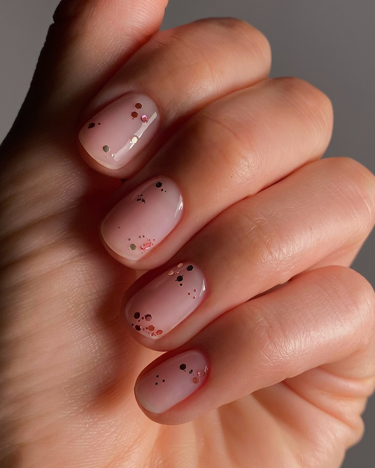Sheer Glitter Glossy Visual Idea Sheer Glitter Glossy Visual Idea — Nails for Short Nail Beds
