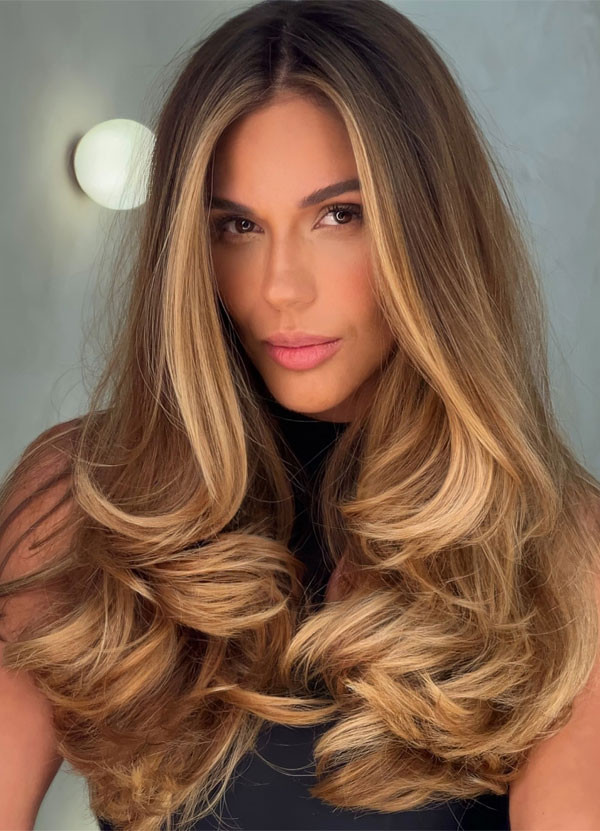 Collarbone Golden Blonde Balayage Blowout Collarbone Golden Blonde Balayage Blowout