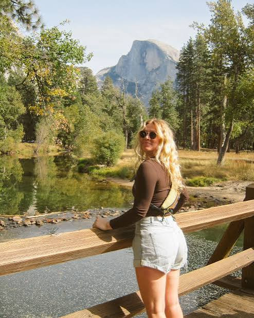 Casual Yosemite Exploration: Brown Long-Sleeve and Denim Shorts Casual Yosemite Exploration: Brown Long-Sleeve and Denim Shorts — Yosemite Outfits