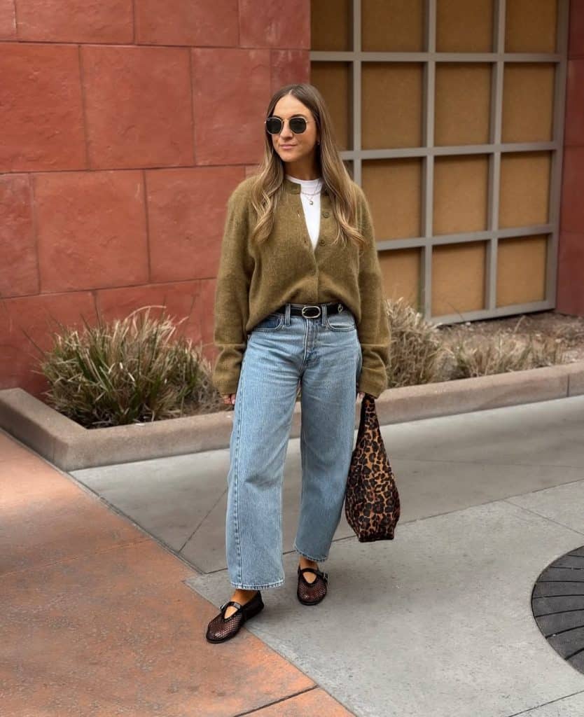 Light Wash Barrel Jeans with T-Shirt, Cardigan, and Mesh Flats Light Wash Barrel Jeans with T-Shirt, Cardigan, and Mesh Flats — Barrel Jeans Outfits