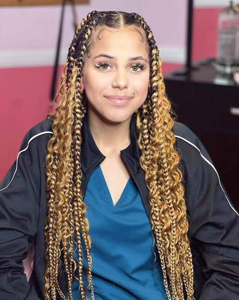 Two-Tone Jumbo Braids with Curly Ends Two-Tone Jumbo Braids with Curly Ends — Jumbo Knotless Braids