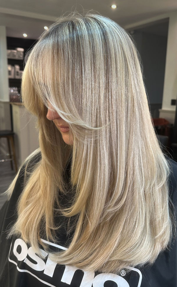 Beige Champagne Blonde With Curtain Bangs Beige Champagne Blonde With Curtain Bangs