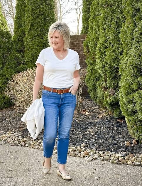 White Jacket and Nude Ballet Flats with Slim-Fit Jeans — Ballet Flats with Jeans Outfits