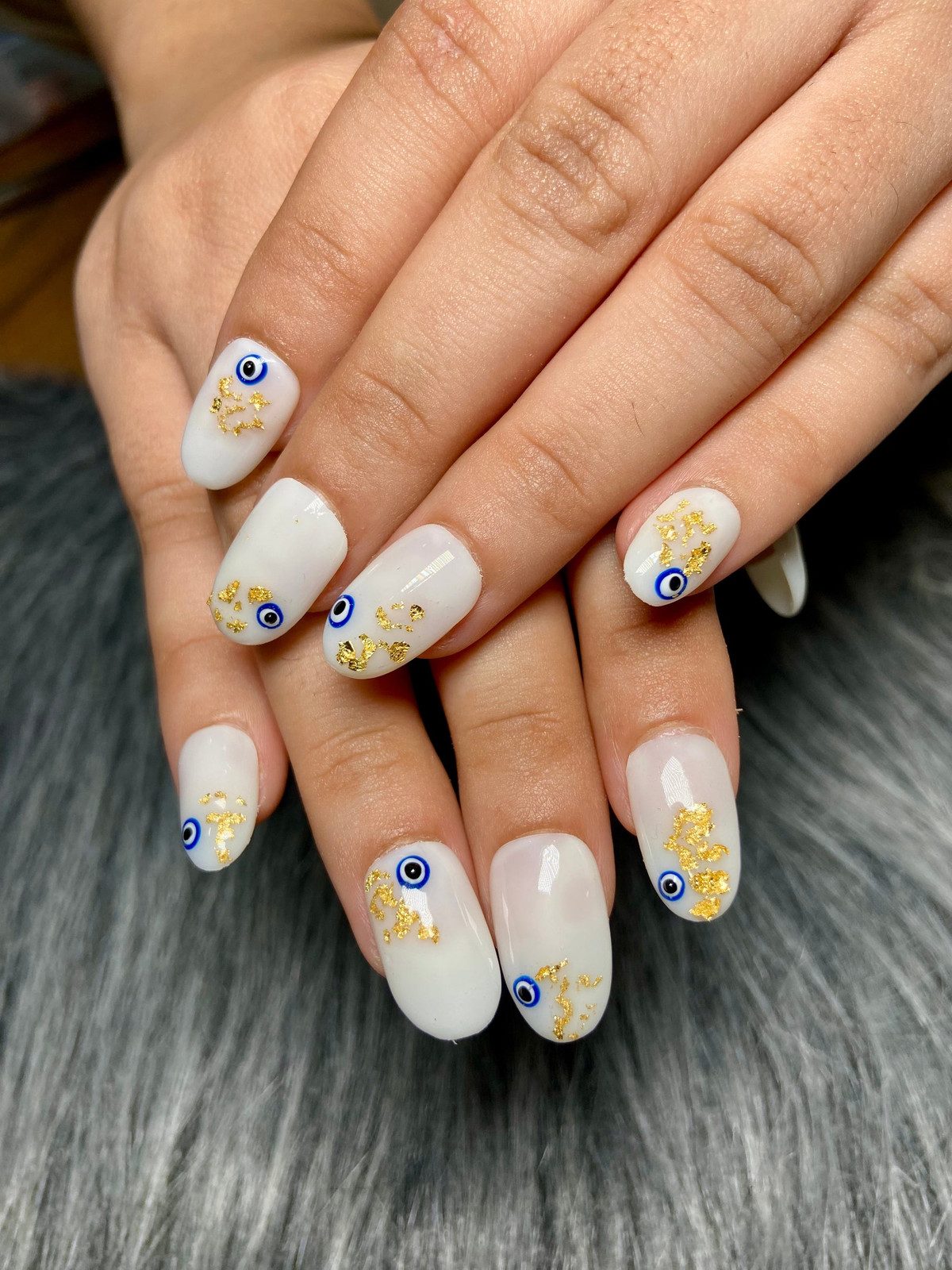 Short Oval White Base Evil Eye Nails Short Oval White Base Evil Eye Nails