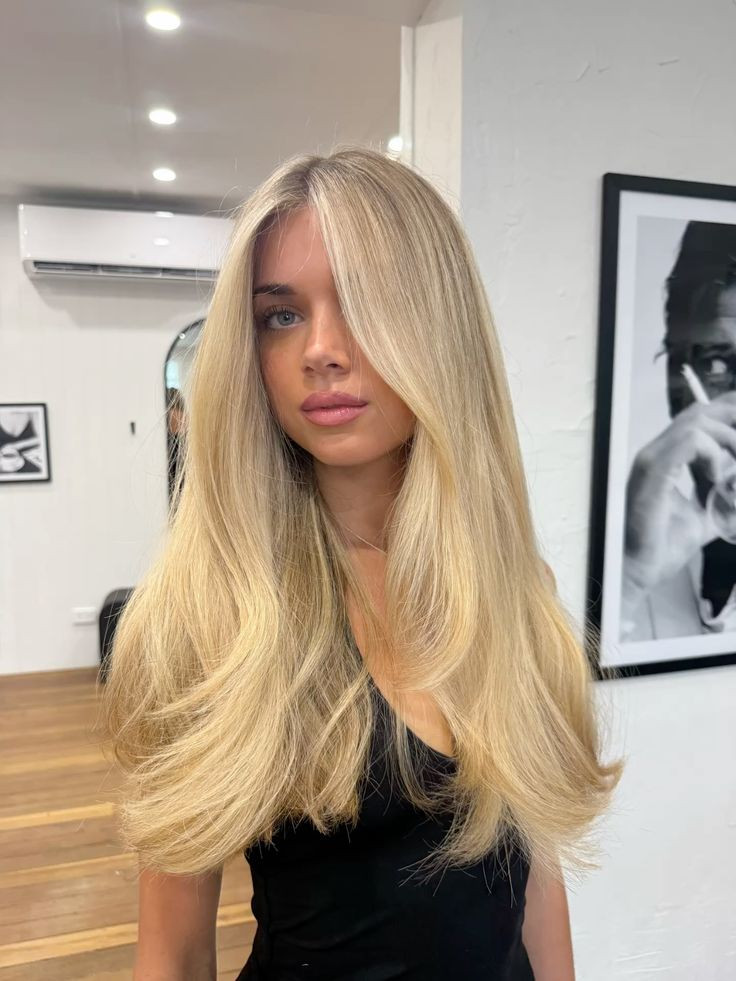 Voluminous Collarbone Blowout Voluminous Collarbone Blowout — Butter Blonde