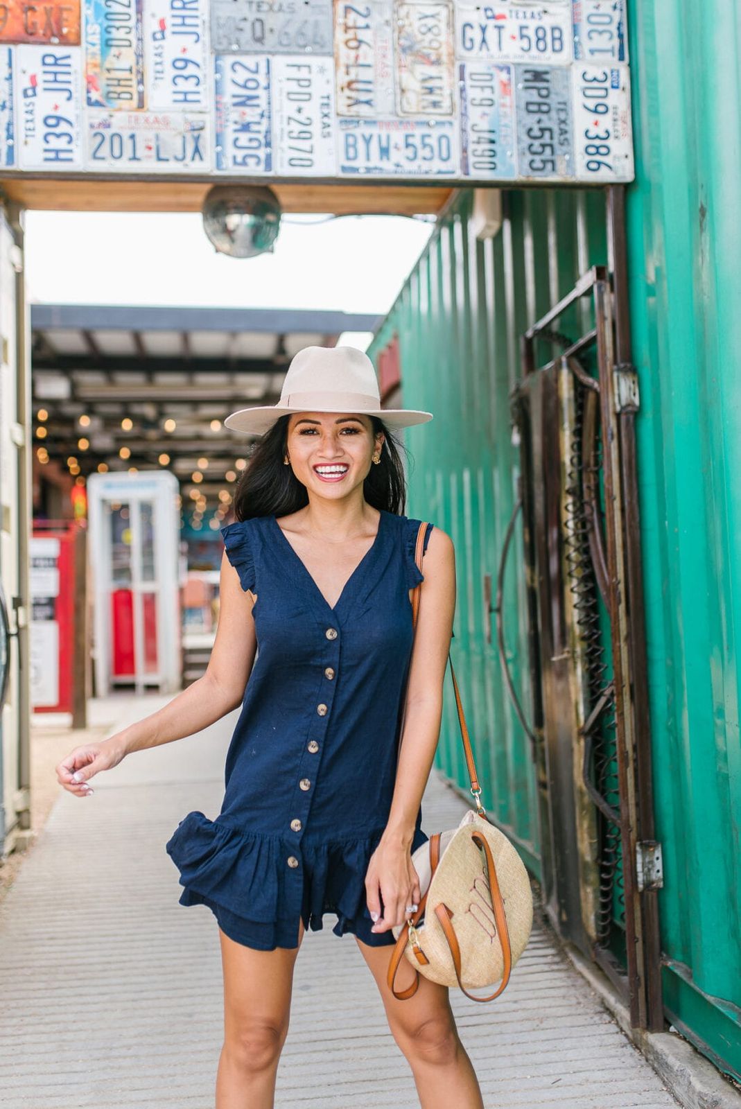 Floral Print Romper with Tote Bag for a Casual Texas Day Floral Print Romper with Tote Bag for a Casual Texas Day — Texas Outfits