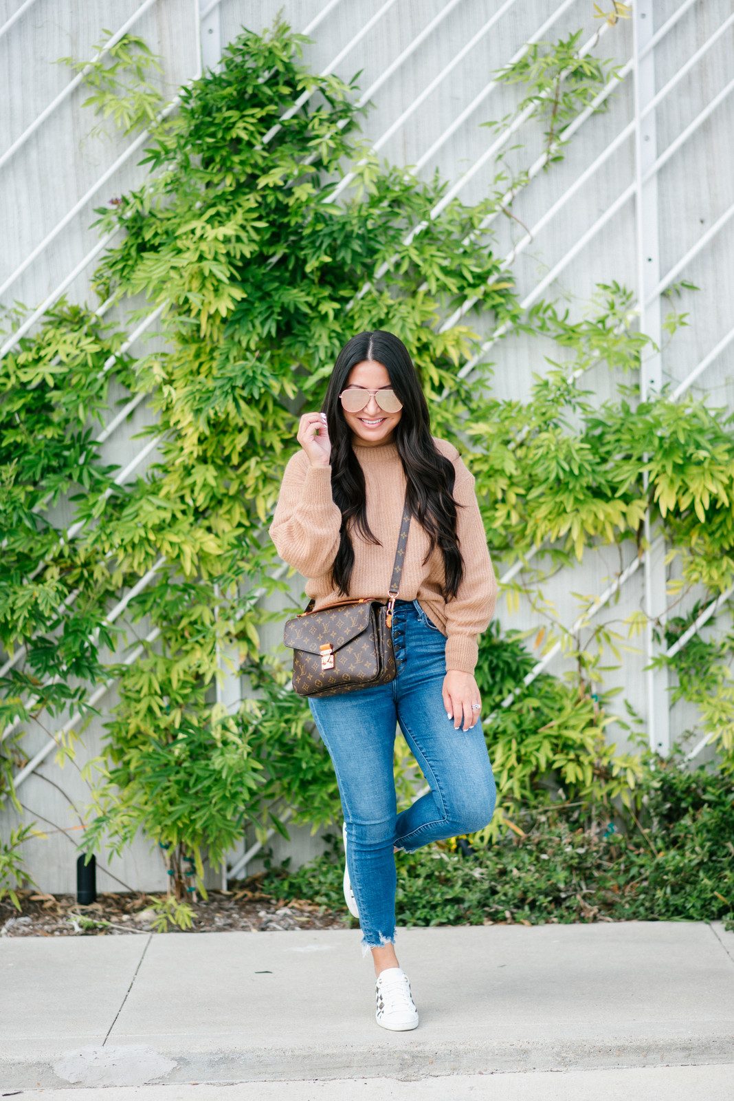 Casual Everyday Style: Sweater, Skinny Jeans, and LV Crossbody Casual Everyday Style: Sweater, Skinny Jeans, and LV Crossbody — Louis Vuitton Bag Outfits