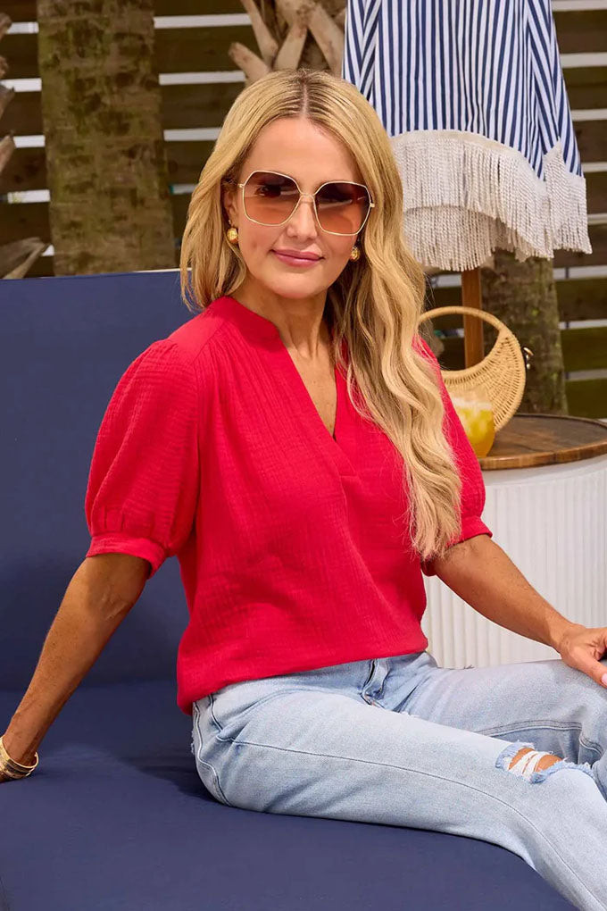 Textured Short-Sleeve Top with Relaxed Jeans — Outfits for Broad Shoulders