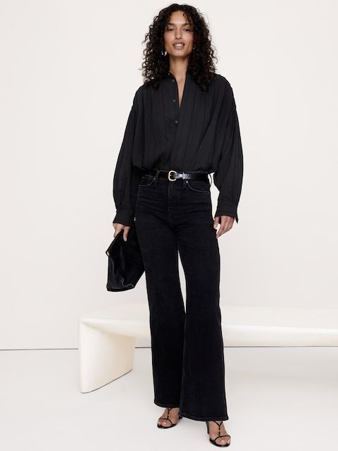 Oversized Striped Shirt with Wide-Leg Jeans for a Chic WFH Ensemble Oversized Striped Shirt with Wide-Leg Jeans for a Chic WFH Ensemble — Work From Home Outfits