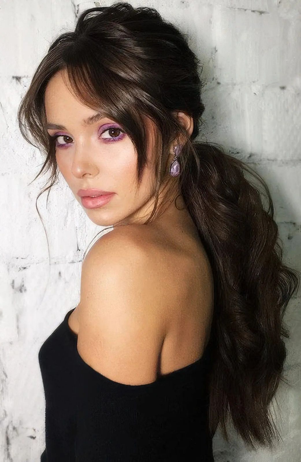 High Ponytail with Dark Curls High Ponytail with Dark Curls — Ponytail with Curtain Bangs