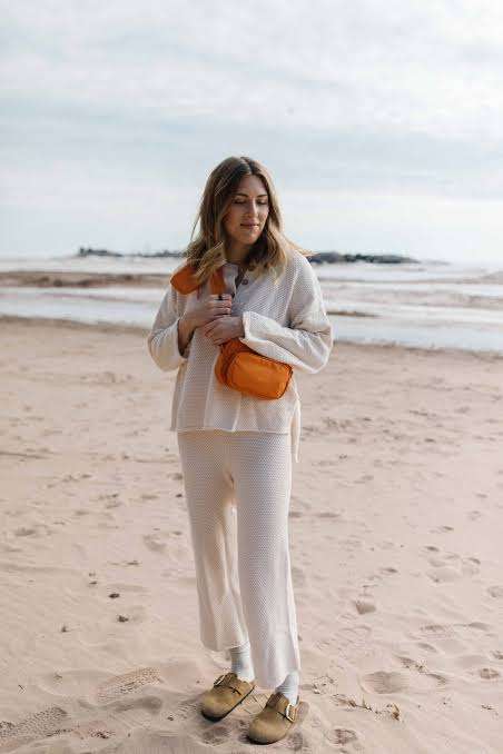 Cream Textured Knit Set with Orange Crossbody Bag Cream Textured Knit Set with Orange Crossbody Bag — Free People Outfits