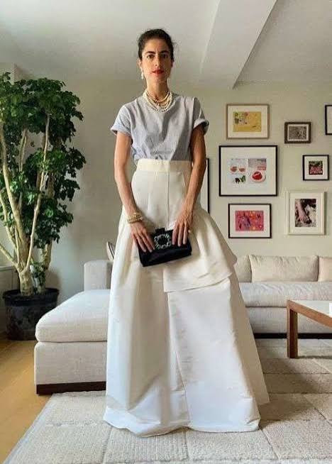 Layered Pearl Necklace with Grey T-Shirt and White Skirt Layered Pearl Necklace with Grey T-Shirt and White Skirt — Pearl Necklace Outfits