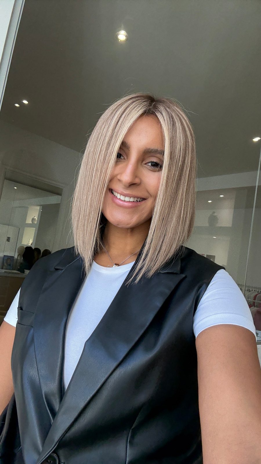 Chin-Length Bob Beige Blonde