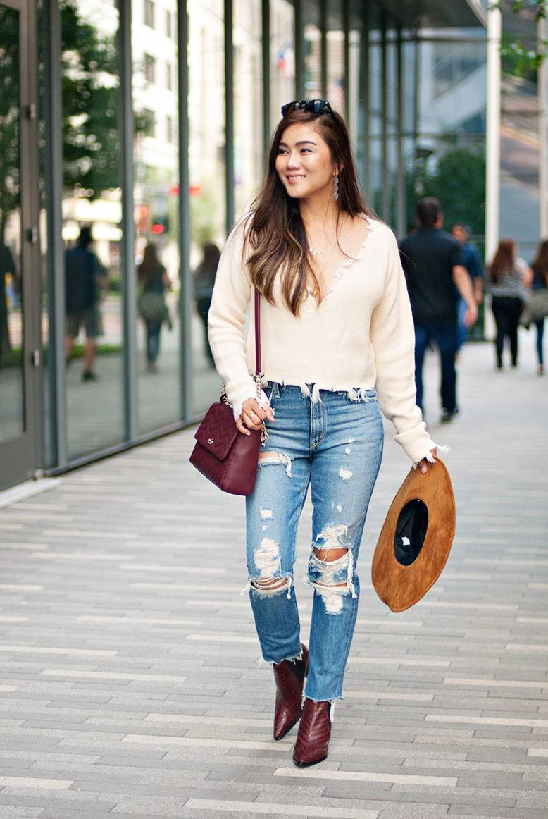 Distressed Straight-Leg Jeans with Knit Sweater and Boots Distressed Straight-Leg Jeans with Knit Sweater and Boots — Ripped Jeans Outfits