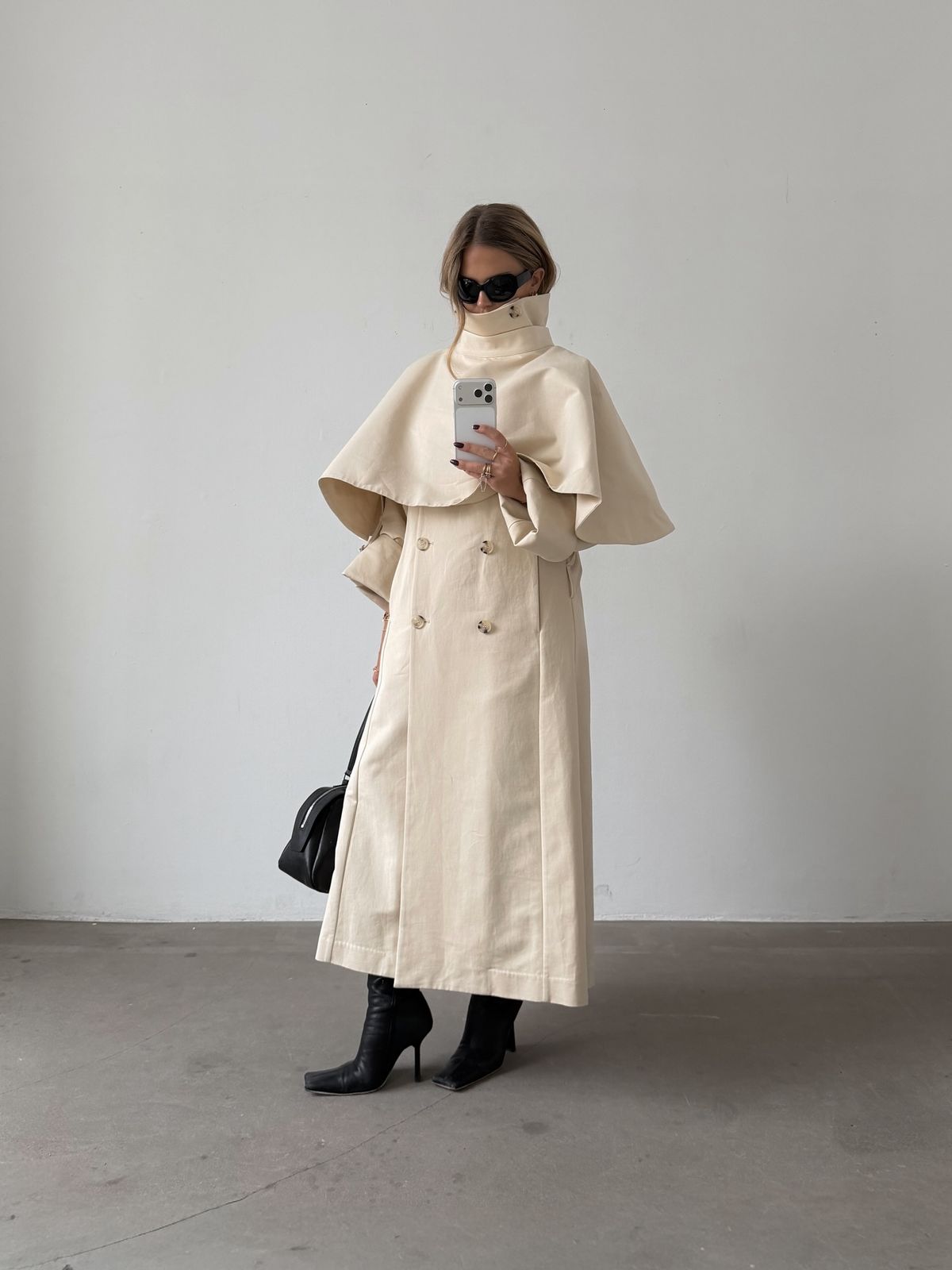 Elegant Daywear with a Cream Trench Coat and Black Handbag — Loewe Bag Outfits