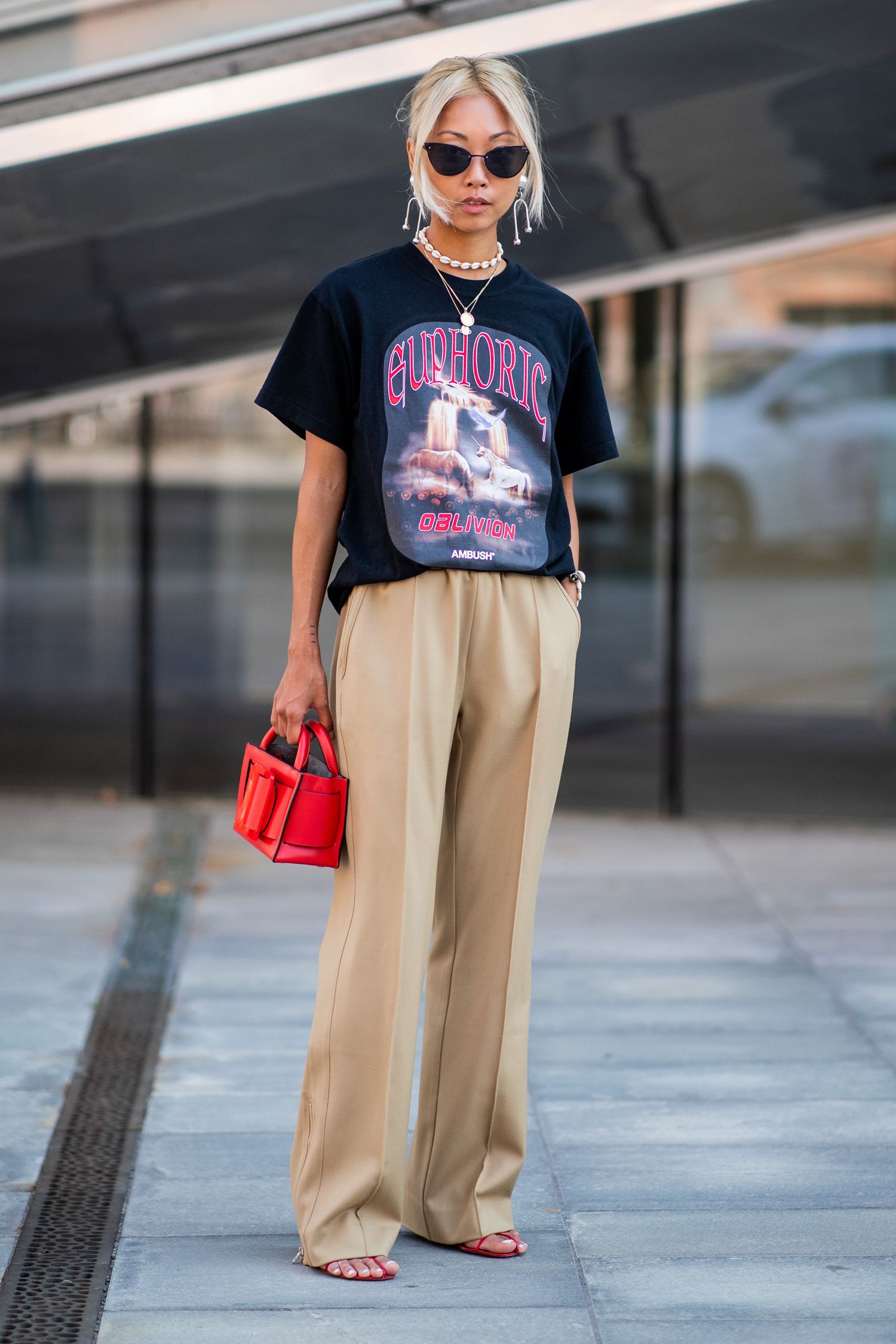 Streetwear Vibes: Graphic Tee with Wide-Leg Trousers — Graphic Tee Outfits