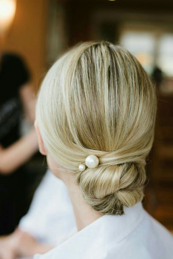 Middle Visual Idea Middle Visual Idea — Sleek Bun Wedding Hair