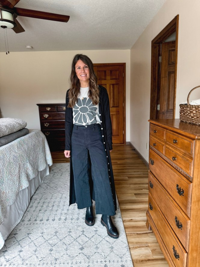 Long Black Button-Up Cardigan Over a Graphic Tee and Wide-Leg Pants Long Black Button-Up Cardigan Over a Graphic Tee and Wide-Leg Pants — Teacher Conference Outfits