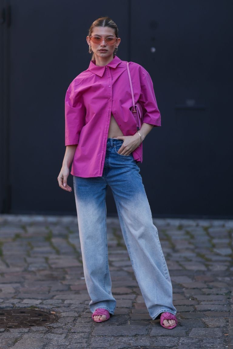Casual Daytime Gradient Low-Rise Jeans with Oversized Pink Shirt Casual Daytime Gradient Low-Rise Jeans with Oversized Pink Shirt — Low Rise Jeans