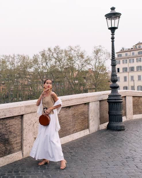 Flowy Kimono and White Skirt for Relaxed Sightseeing Flowy Kimono and White Skirt for Relaxed Sightseeing — Rome Outfits