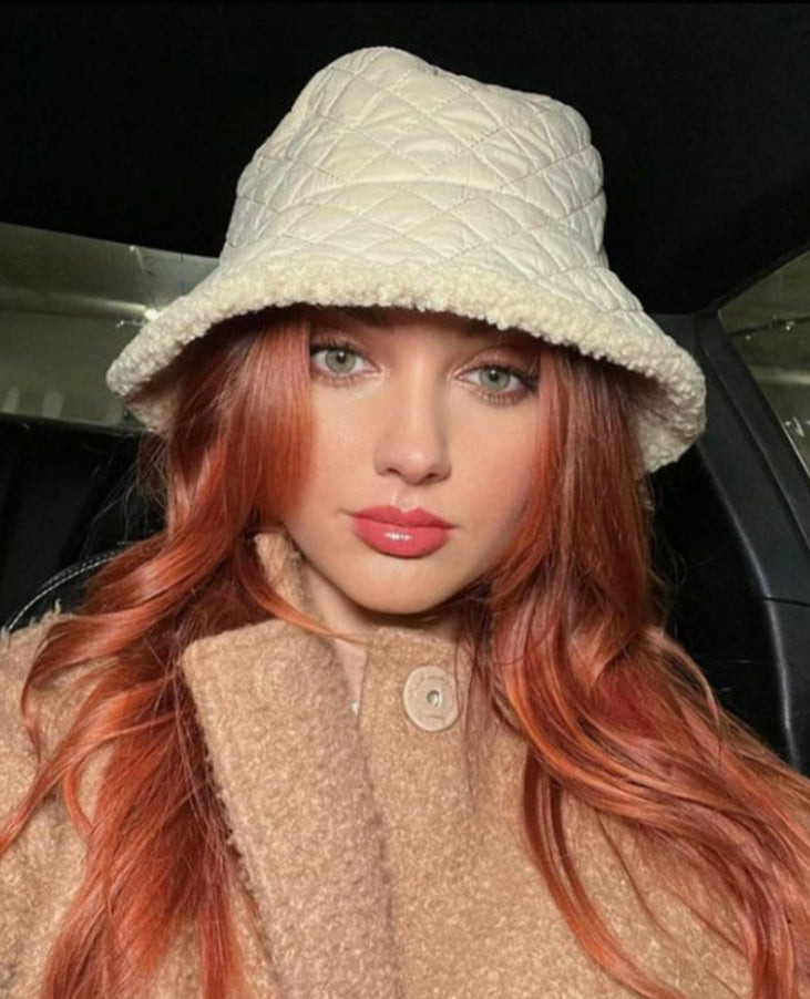 Mid-Back Wavy Copper Hair with Blonde Highlights Mid-Back Wavy Copper Hair with Blonde Highlights — Bucket Hat Hairstyles
