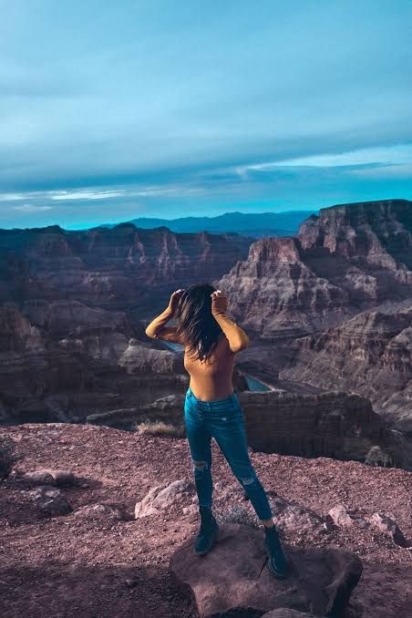 Slim-Fit Ripped Jeans and Ankle Boots for Rugged Landscapes Slim-Fit Ripped Jeans and Ankle Boots for Rugged Landscapes — Road Trip Outfits