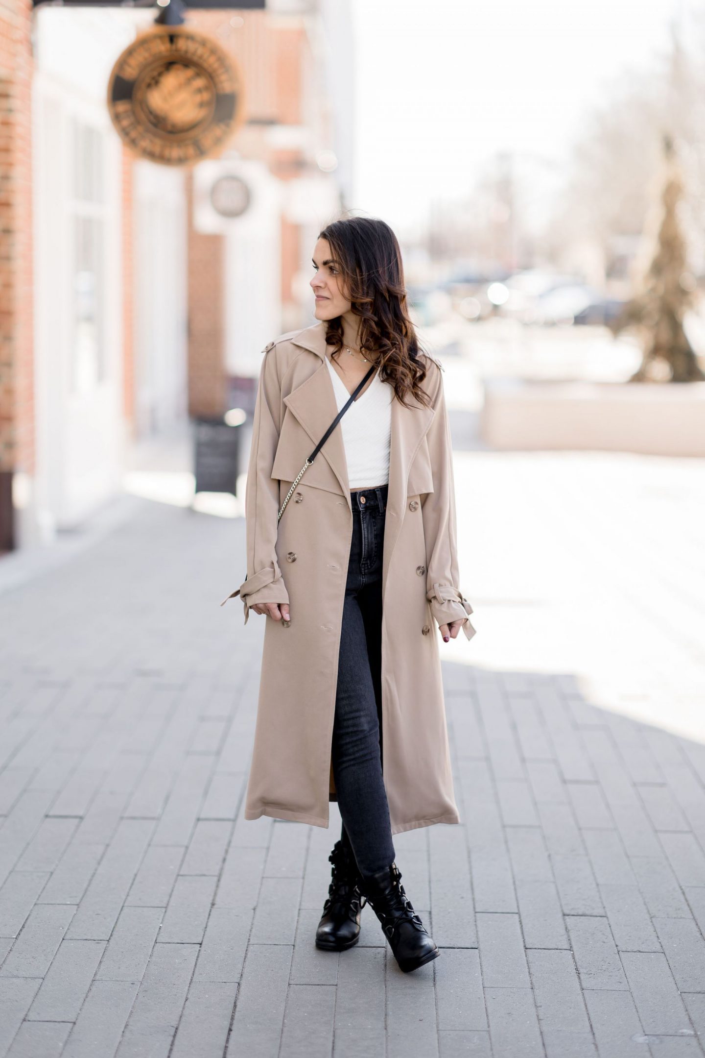 Casual Beige Trench Coat with Skinny Jeans — Trench Coat Outfits