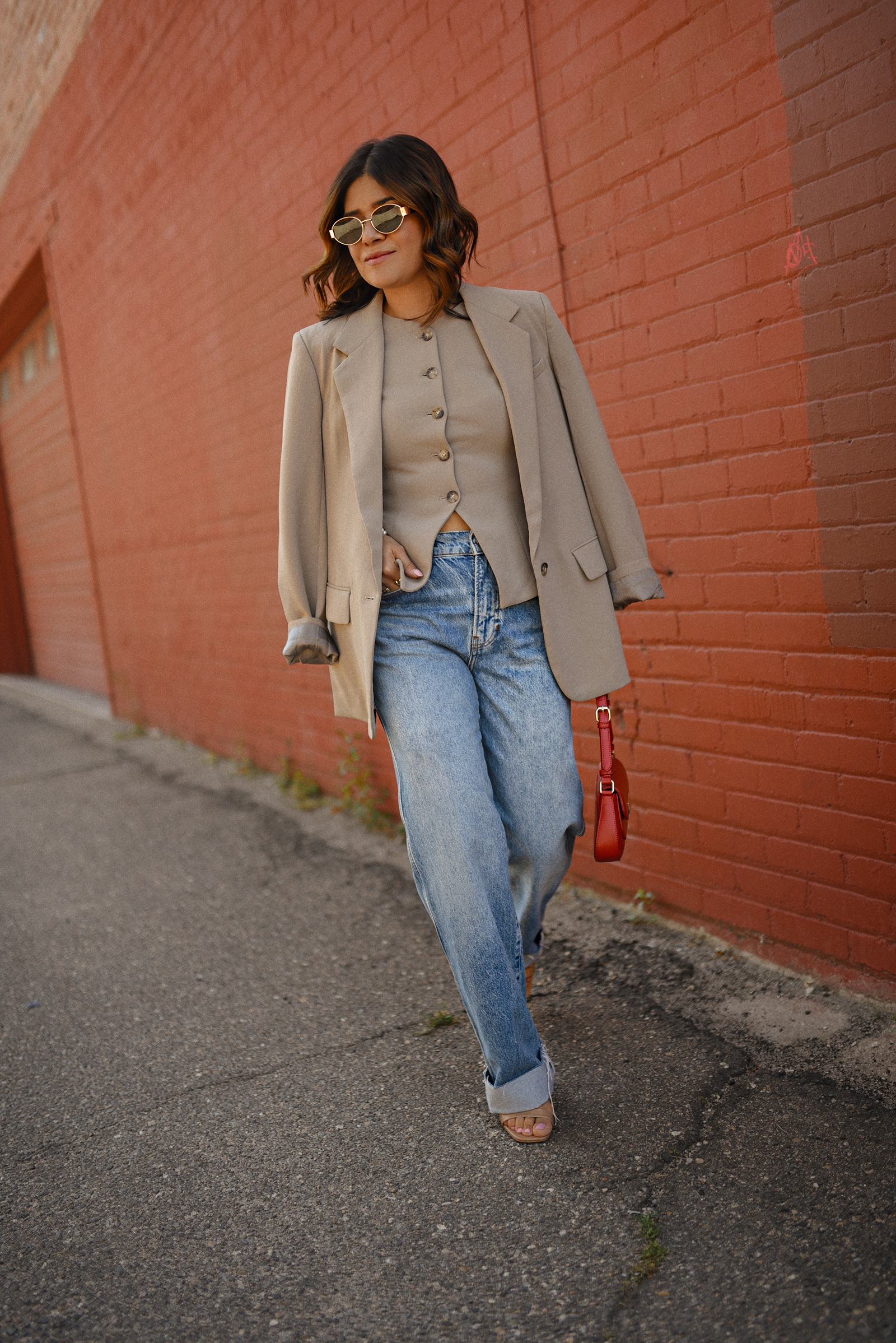 Oversized Beige Blazer with Relaxed Jeans for Daytime Chic — Aritzia Outfits