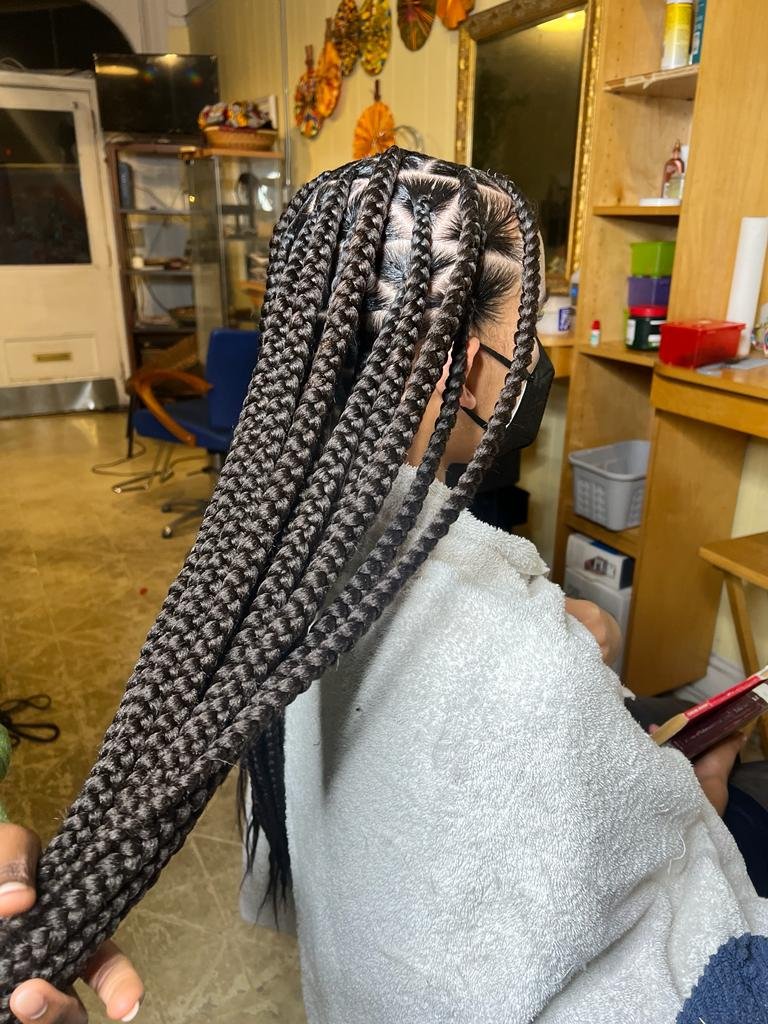 Long Voluminous Knotless Braids
